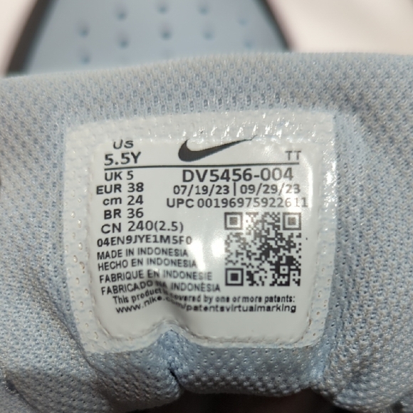 Amazing Nike Kids Black, Pink,Brown and Blue Sneakers, Beautiful !! 5.5 Y - Picture 10 of 13